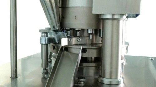 ZP15 EU-D Tooling Rotary Tablet Presss Machine Candy Medicine fornecedor