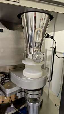 Máquina de prensa de comprimidos de alta velocidade totalmente automática para comprimidos de medicina, alimentos e produtos químicos TIANHE fornecedor