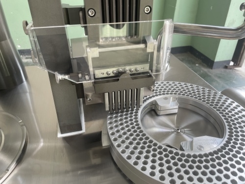 Máquina de enchimento de cápsulas semi-automática CGN-208 28000PCS/H 2.12kw fornecedor