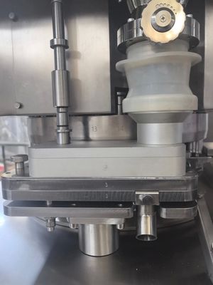 25mm Tablet Automatic Rotary Tablet Press Machine with 100kN Pressure and 40r/min Turret Speed fornecedor