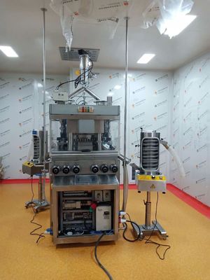 Prensa de comprimidos rotativa de alta velocidade com capacidade de 355200 PCS/H, pré-pressão de 20kN e 37 estações para produção farmacêutica fornecedor