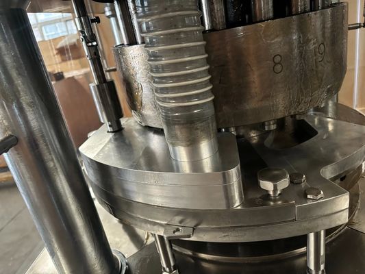 ZP11 Rotary Tablet Press Machine with 11 Stations 100 kN Main Pressure and 5.5 kW Motor Power for Pharmaceutical and Food Industries fornecedor