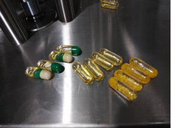 TIANHE Máquina de enchimento de cápsulas de óleo líquido totalmente automática para vitaminas, óleo de peixe fornecedor